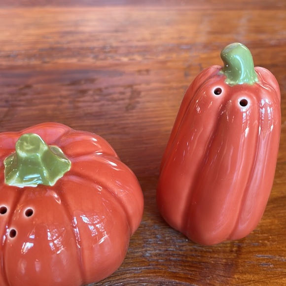 🎃 Pumpkin Salt & Pepper Shaker - Picture 2 of 7